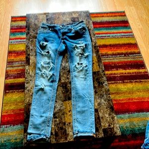 Size 27 rock revival skinny jeans.